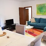 Lovely Apartment At The Heart Of Myslym Shyri